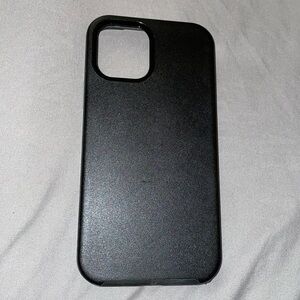 Black iPhone 12 mag safe phone case